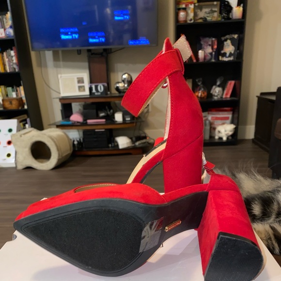 Red Heels - Picture 4 of 5